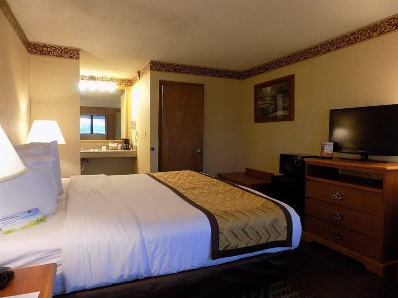 Days Inn & Suites By Wyndham Monroe Buitenkant foto