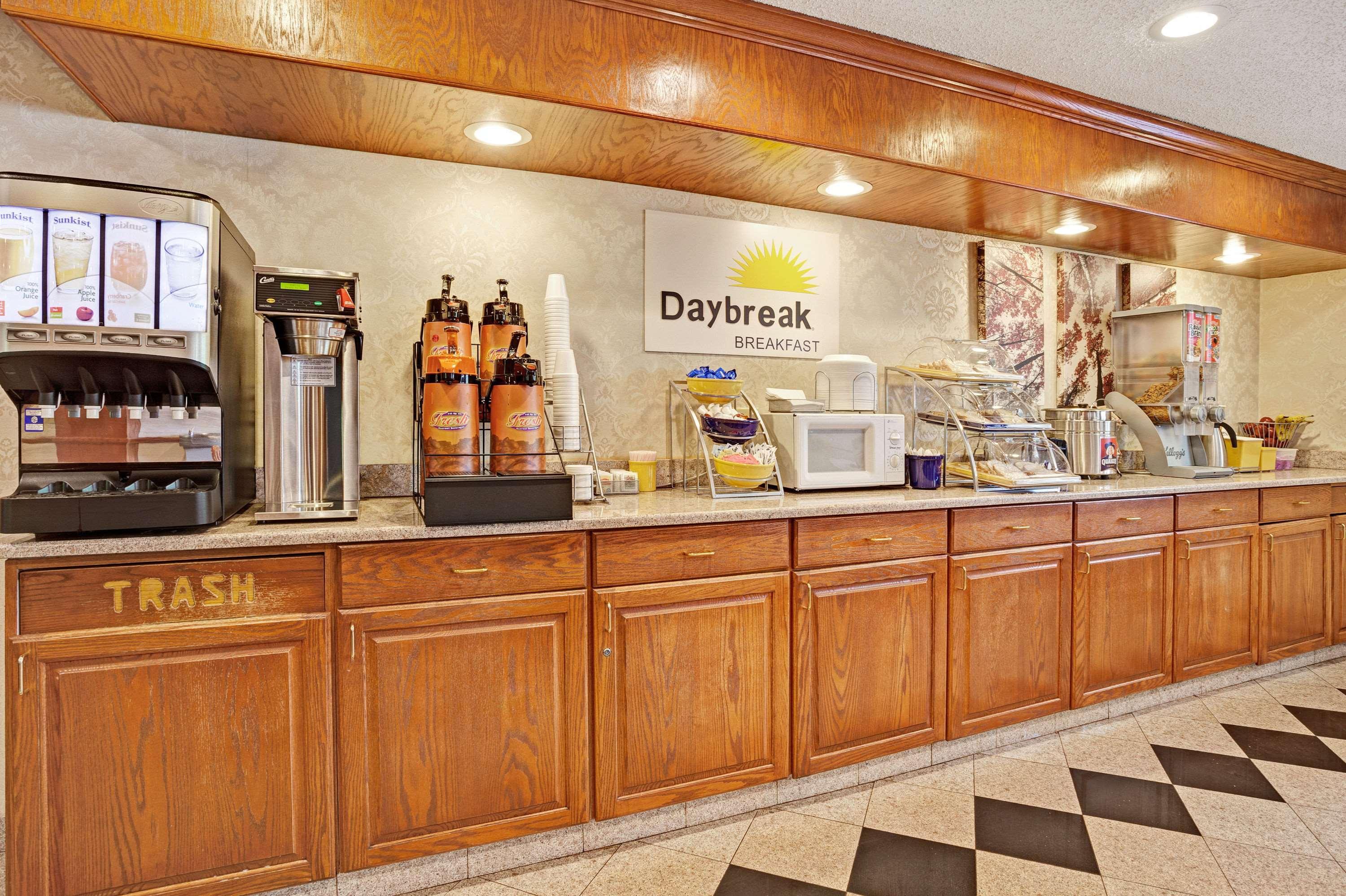 Days Inn & Suites By Wyndham Monroe Buitenkant foto