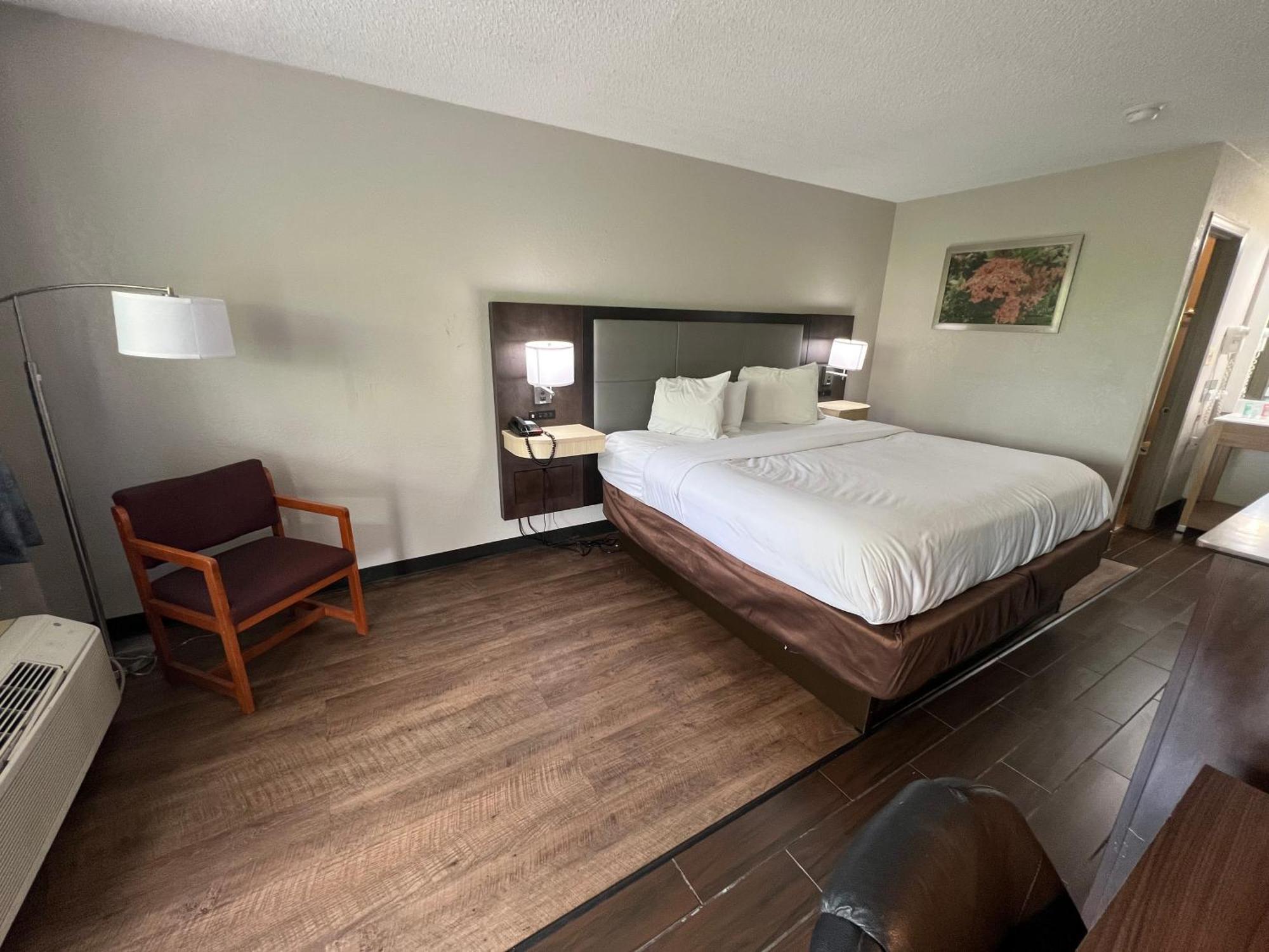 Days Inn & Suites By Wyndham Monroe Buitenkant foto