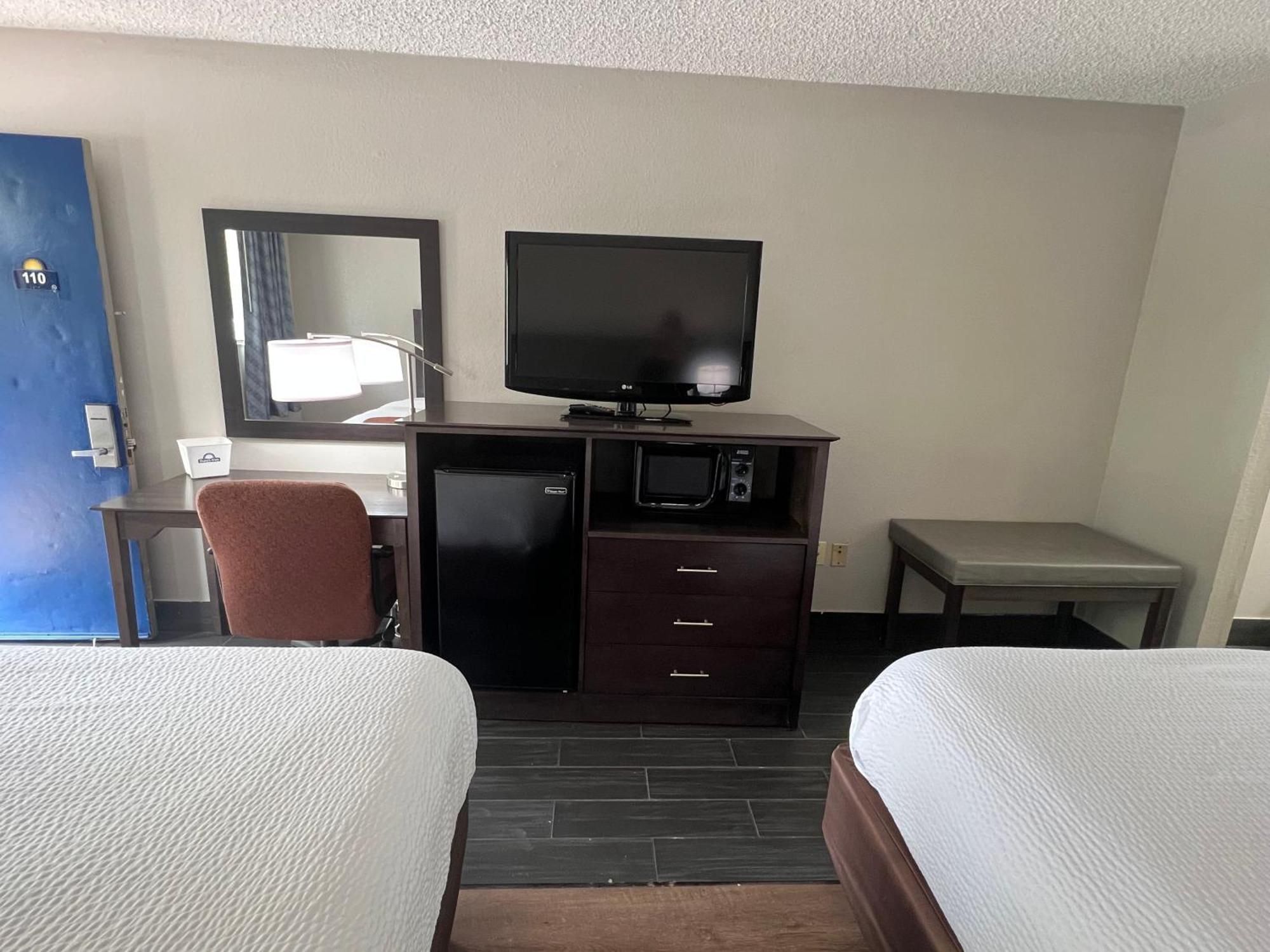 Days Inn & Suites By Wyndham Monroe Buitenkant foto