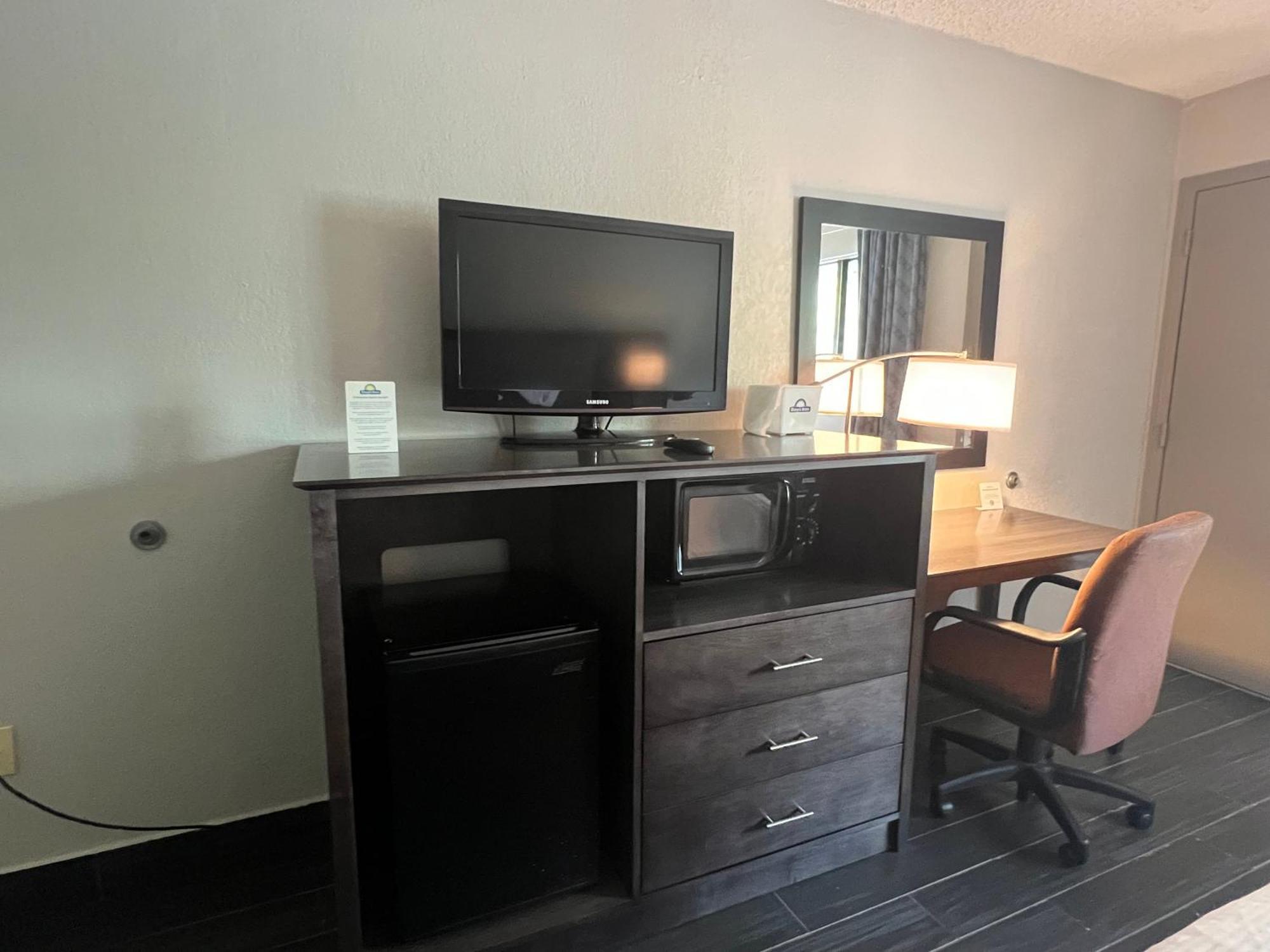 Days Inn & Suites By Wyndham Monroe Buitenkant foto