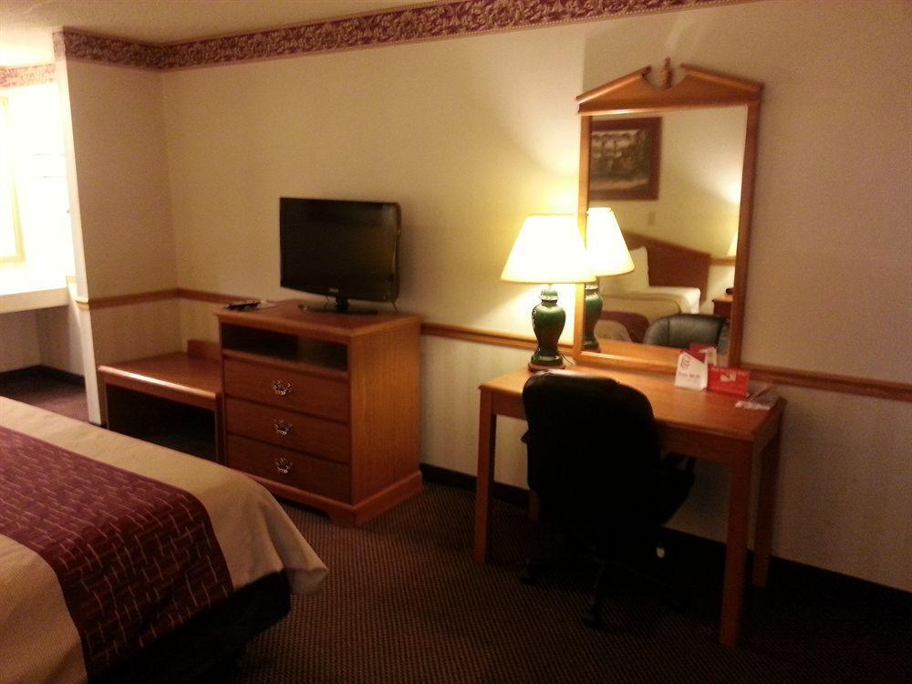 Days Inn & Suites By Wyndham Monroe Buitenkant foto