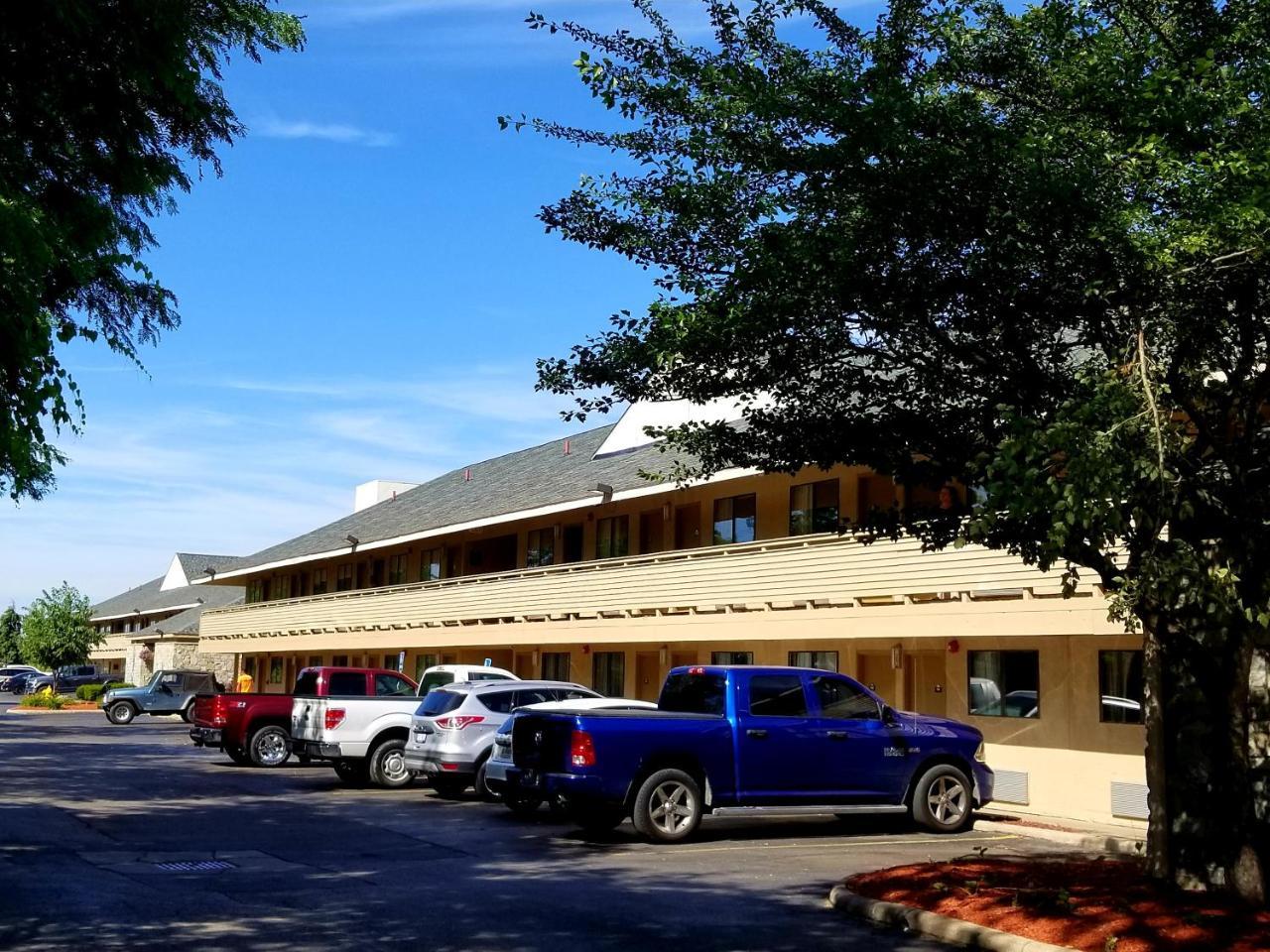 Days Inn & Suites By Wyndham Monroe Buitenkant foto