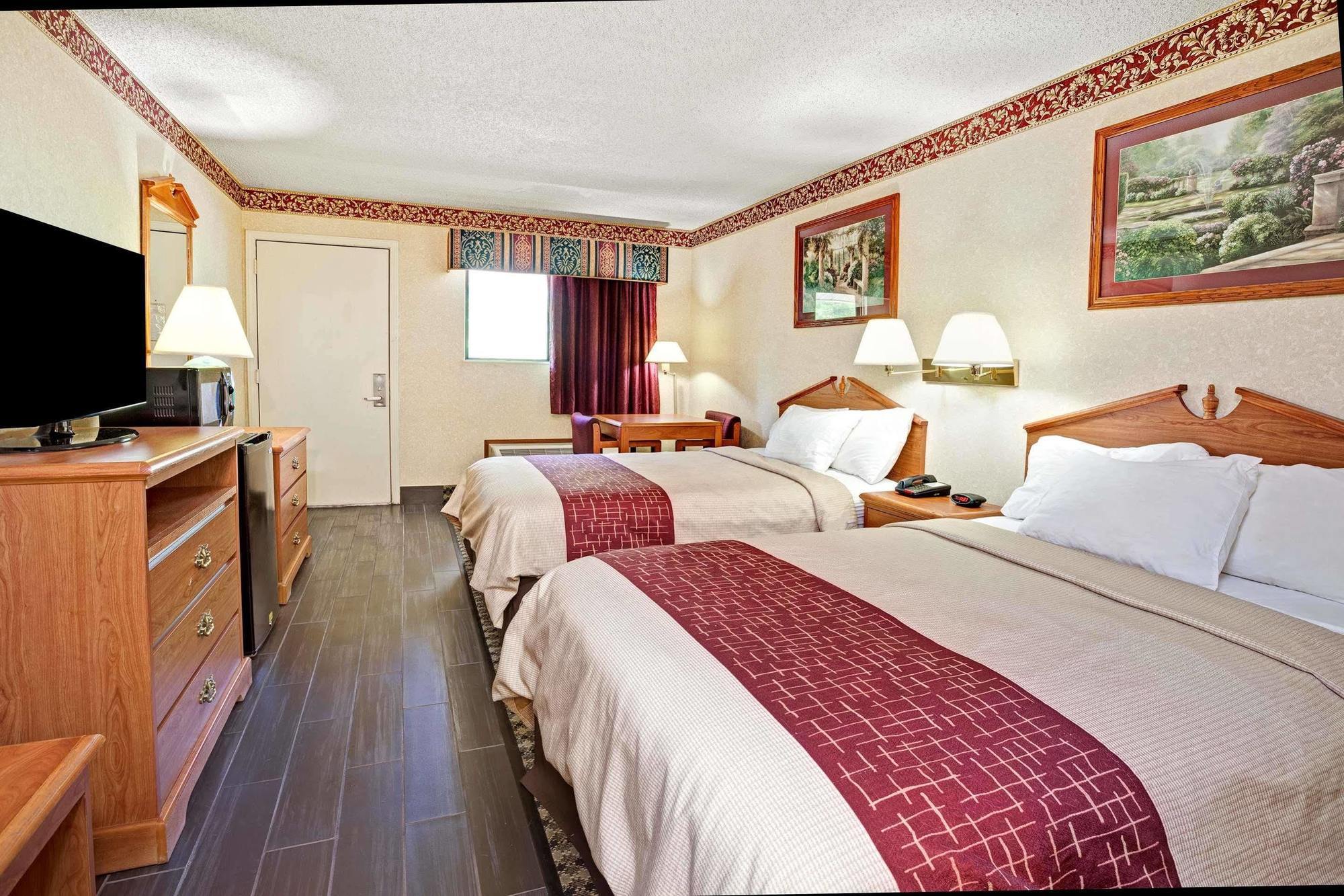 Days Inn & Suites By Wyndham Monroe Buitenkant foto