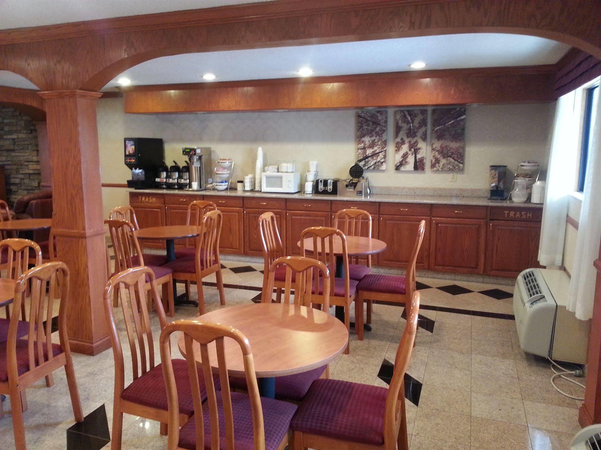Days Inn & Suites By Wyndham Monroe Buitenkant foto