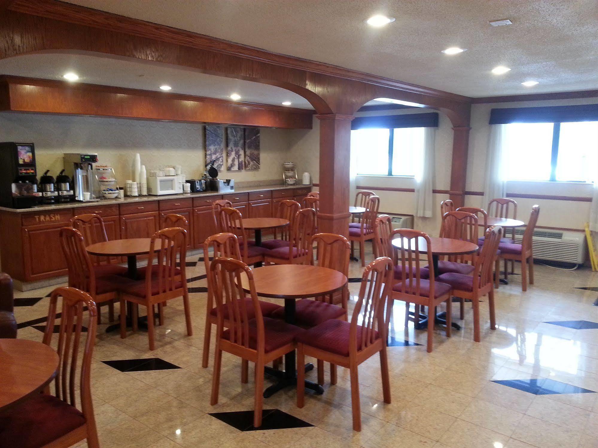 Days Inn & Suites By Wyndham Monroe Buitenkant foto